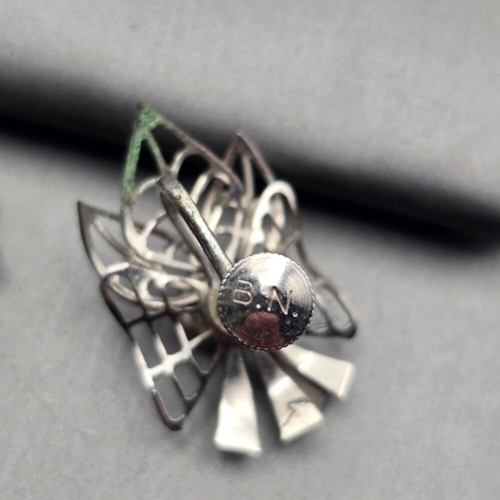 VTG Bugbee Niles Clear Rhinestone Filigree Bows Screw Back Earrings Silver Tone - Picture 5 of 8